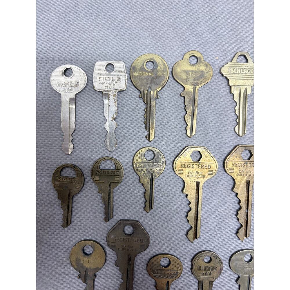 Vintage Key Lot 45pc GM Chrysler Automotive Master Yale Cole Craft Steampunk - Picture 2 of 5